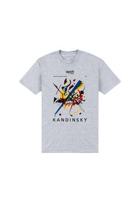 Šedé bavlněné tričko s barevným abstraktním designem, který obsahuje prvky červené, žluté, modré a černé barvy, a s nápisem "KANDINSKY" vytištěným na spodní části.