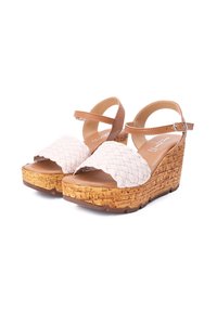 Sandali con zeppa con cinturino alla caviglia in finta pelle marrone, parte superiore intrecciata beige, piattaforma con motivo in sughero e interno liscio color tan.