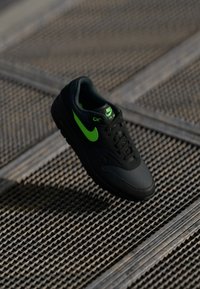 Nike Sportswear AIR MAX 1 - Baskets basses - anthracite/green strike/black