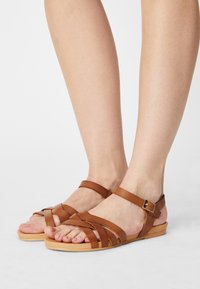Anna Field Wide Fit LEATHER - Sandalen - cognac