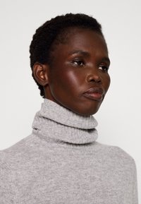 FTC Cashmere Jumper - silver stone