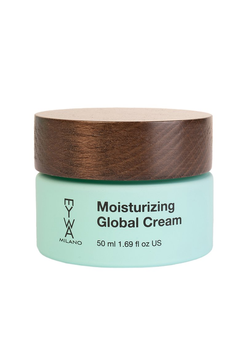 Barattolo rotondo di un blu verde chiaro con un coperchio in legno scuro. L'etichetta riporta "Crema Idratante Globale" con i dettagli del prodotto in testo nero. Capacità di 50 ml.
