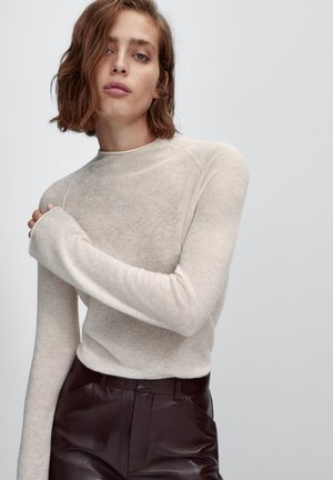 Stickad tröja - beige