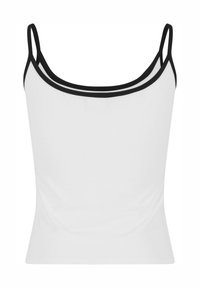 Hvit ermeløs tank topp med en tettsittende design, med svart kant langs utringningen og stroppene, laget av et glatt, elastisk stoff.