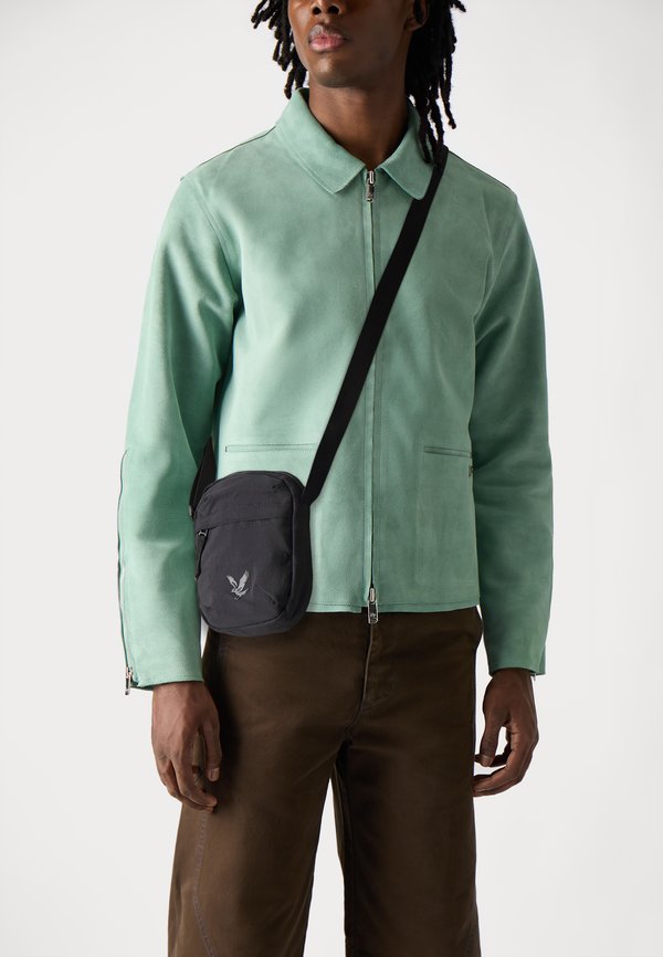 CROSS BODY POUCH UNISEX - Cross body bag3