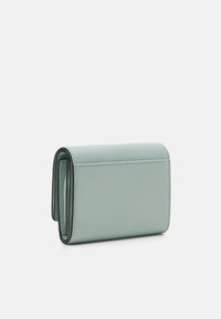Furla CAMELIA COMPACT WALLET FLAP - Plånbok - laguna