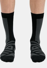 On PERFORMANCE HIGH - SPORTS SOCKS - Sportske čarape - black   shadow