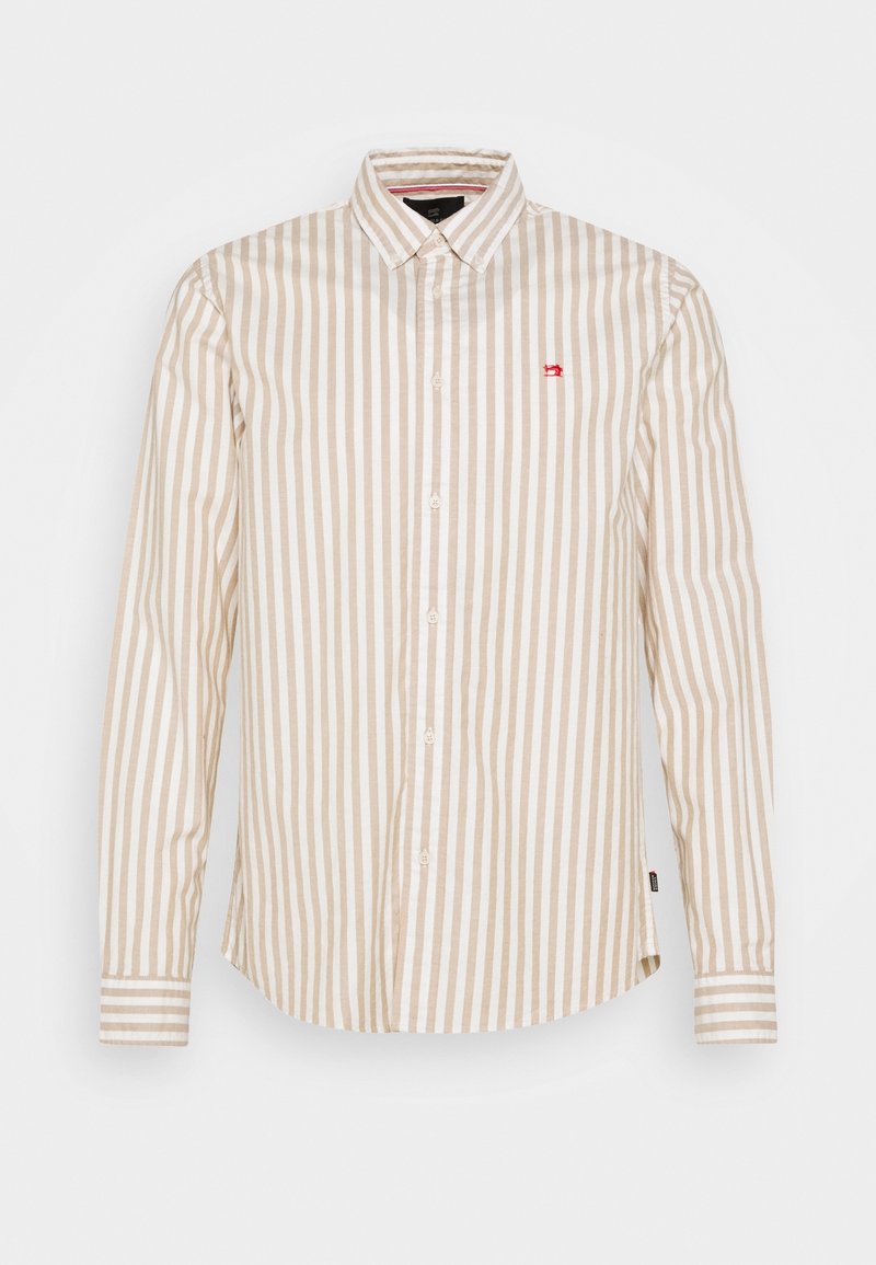 Pruhovaná košile na knoflíky v béžové a bílé barvě, vyrobená z bavlny. Má dlouhé rukávy, límec a malé červené logo na hrudi.