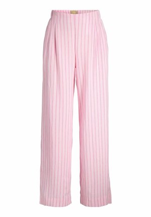 Pantalon large rose clair avec des rayures verticales rose plus foncé, taille élastique et plis à l'avant.