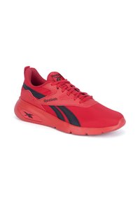 Sneaker sportivo rosso con parte superiore in rete, caratterizzato da accenti neri, design con lacci, colletto imbottito e suola testurizzata. Marca: Reebok.