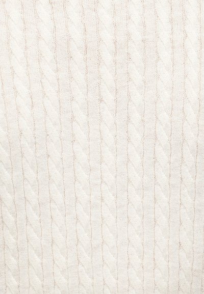 Υφασμα πλεκτό σε εκρού χρώμα με επαναλαμβανόμενο κάθετο σχέδιο πλεξίδας που δημιουργεί υφή και πλεκτή εμφάνιση.