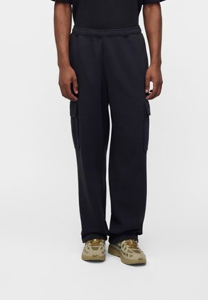 Nike Sportswear, CLUB - Долнище на анцуг - black/white