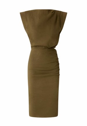 Robe vert olive, dénudée des épaules avec un détail froncé sur le côté, silhouette ajustée et tissu lisse et texturé. Design de longueur genou.
