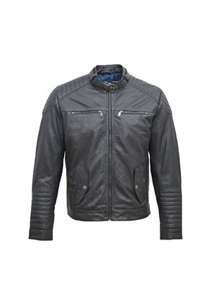 Zwarte leren motorjack met een staande kraag, ritssluiting aan de voorkant, twee borstzakken en geribbeld detail op de schouders en mouwen.