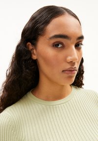 ARMEDANGELS ALAANIA RN - Strickpullover - pastel green