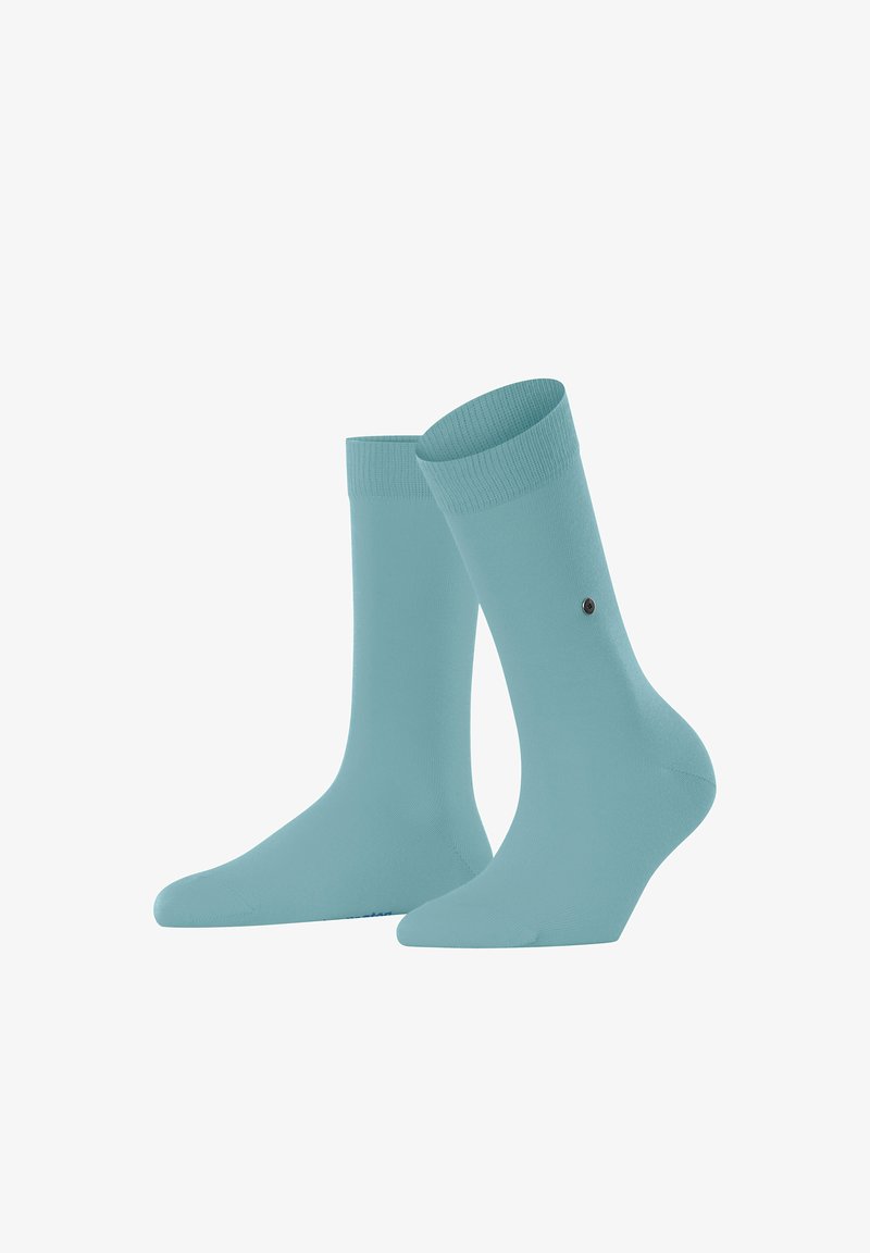 De petites chaussettes ankle bleu clair sont présentées debout, mettant en valeur un bord côtelé et une texture lisse, avec un petit logo près de la cheville.