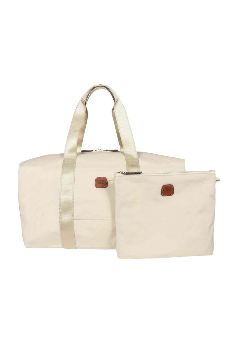 Set di borse da viaggio beige composto da un grande borsone e una piccola pochette. Tessuto resistente, texture liscia e manici in satin a contrasto con un accento in pelle.