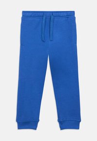 Μπλε φόρμες με ελαστική μέση με κορδόνι, πλαϊνές τσέπες, ριμπ μανσέτες και απαλό υλικό, σχεδιασμένες για άνεση και δραστήρια χρήση.