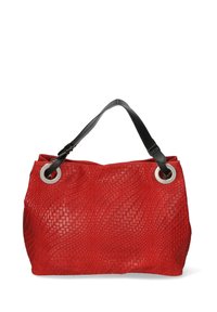 Borsa a mano intrecciata rossa con superficie testurizzata, tracolla in pelle nera e dettagli in metallo argentato.