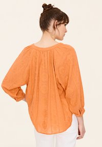 Odd Molly TUESDAY AT LUNCH  - Blus - golden ochre