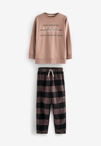 Sweatshirt rose avec le texte "New York" en noir et blanc ; associé à un pantalon de jogging en plaid noir et rose foncé, taille élastique, jambes avec poignets.