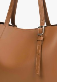 ESTRO Handtas - brown