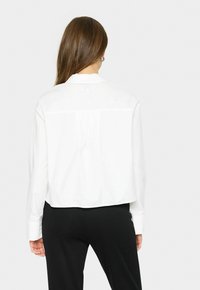 Saint Tropez LUPINASZ - Užsagstoma palaidinė - bright white