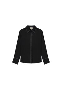 Zwarte blouse met lange mouwen van lichtgewicht stof, met een puntige kraag, knoopsluiting aan de voorkant en contrasterende witte stiksels langs de naden.