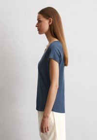 Thumbnail Image 5