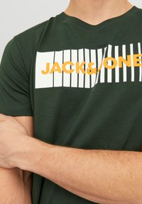 Jack & Jones JJECORP LOGO TEE PLAY O NECK - Marškinėliai su spaudiniu - mountain view