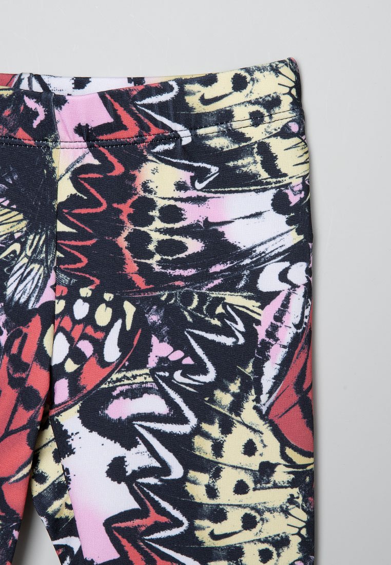 Leggings à motif comportant des papillons en rouge, rose, jaune et noir. Fabriqués en tissu extensible au toucher doux.