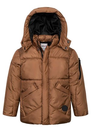 Veste d'hiver matelassée marron avec capuche amovible, poches avant et fermeture éclair sur la manche gauche, doublure intérieure noire visible.