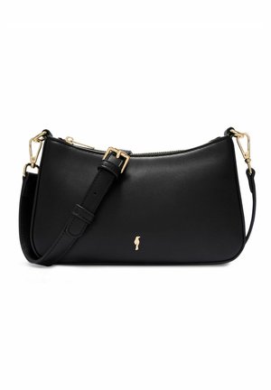 Czarna skórzana torba na ramię z klamrą w kolorze złota, zamkiem błyskawicznym i regulowanym paskiem z złotymi haczykami.