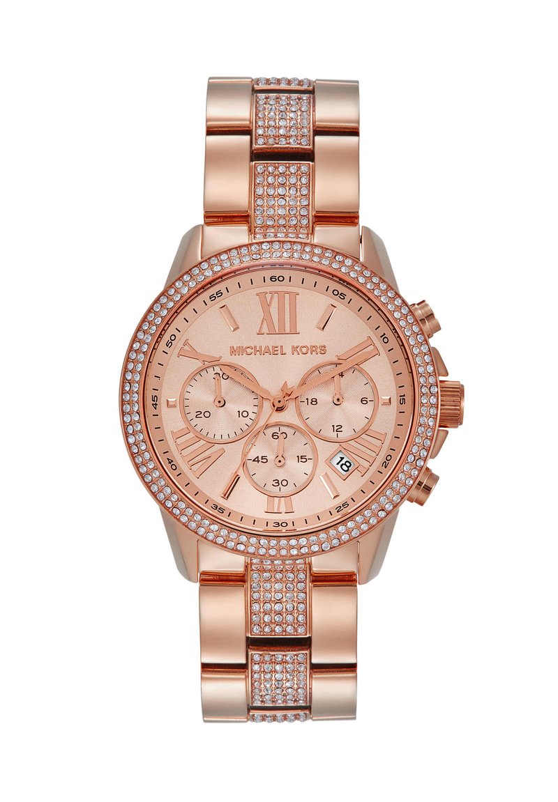 Orologio cronografo in oro rosa con cinturino in metallo testurizzato, abbellito da cristalli trasparenti. Quadrante tondo con numeri romani e display della data.
