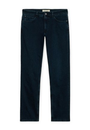 Ciemnoniebieskie jeansy slim fit z pięcioma kieszeniami, zapinane na guzik i zamek błyskawiczny, z szlufkami na pasek, ułożone płasko na białym tle.