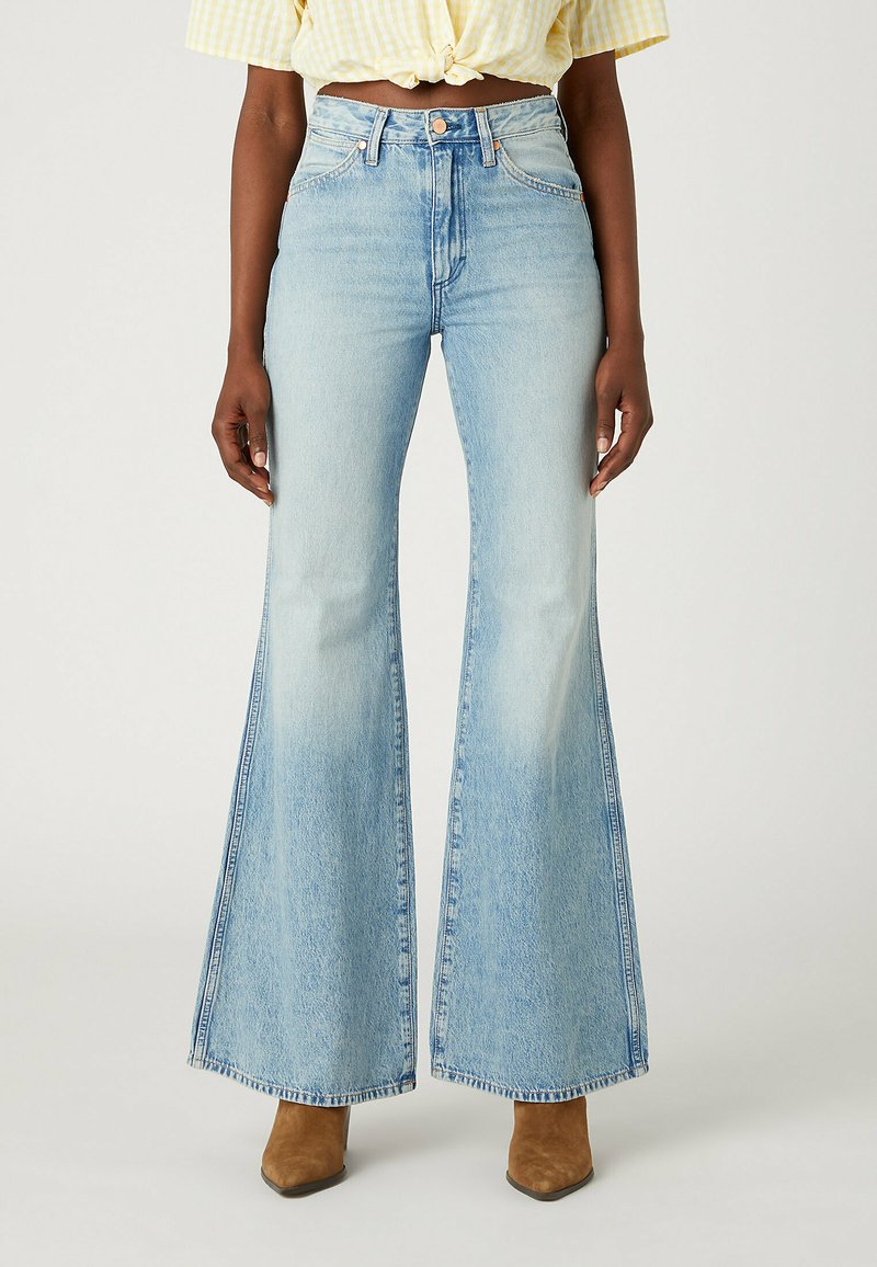 Wrangler WANDERER Flared Jeans honolua/lightblue denim Zalando.co.uk
