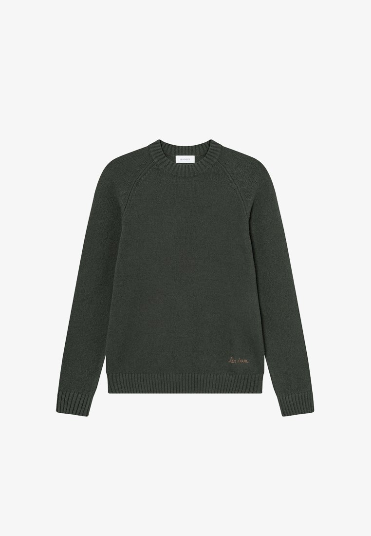 Σκούρο πράσινο πλεκτό πουλόβερ με στρογγυλή λαιμόκοψη και ριγέ μανσέτες. Διαθέτει ράγλες μανίκια και ένα μικρό, διακριτικό λογότυπο κοντά στο στρίφωμα.