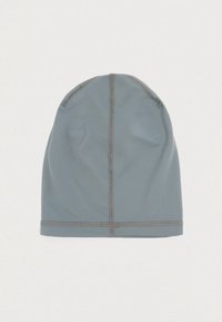 Γκρι σκούφος από ελαστικό, λείο υλικό με επίπεδες ραφές και στρογγυλεμένη κορυφή. Απλός σχεδιασμός, χωρίς σχέδια ή διακοσμητικά στοιχεία.