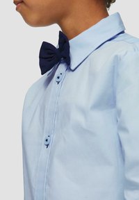 s.Oliver MIT ABNEHMBARER FLIEGE - Overhemd - hellblau