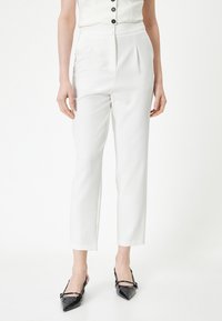 HIGH RISE CARROT  - Chino - off white