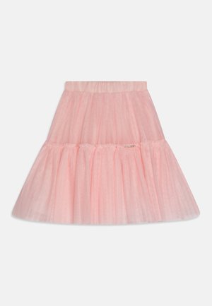 Jupon en tulle rose doux avec un design évasé, présentant une taille froncée et une texture superposée pour plus de volume.