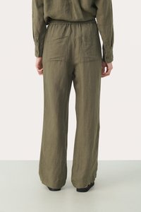 Olijfgroene, loszittende linnen broek met elastische tailleband, twee achterzakken en wijde benen, met een gestructureerde stofafwerking.