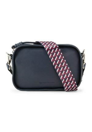 Granatowa, prostokątna skórzana torba na ramię z szerokim bordowo-białym paskiem we wzory i srebrnymi metalowymi zapięciami.