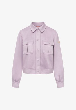 Lichtpaarse cropped jas met kraag, drukknopen aan de voorkant, lange mouwen en twee borstzakken met klep en knopen.