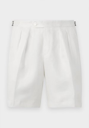 Pantalones cortos blancos confeccionados a medida con pliegues frontales, cierre de botones, pestañas ajustables en los lados y un corte relajado.