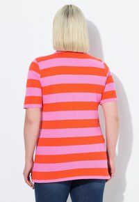 Ulla Popken Pikeepaita - coral pink