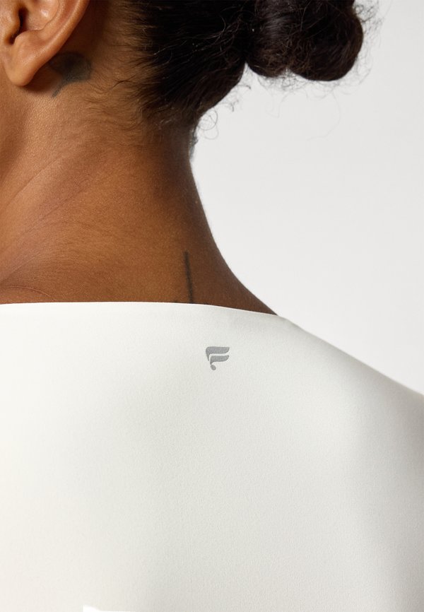 PURELUXE BUILT IN BRA BOLERO - Long sleeved top3