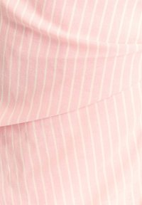 Ej vald, pink pinstripe