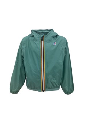 Giacca a vento verde con cappuccio, chiusura frontale con cerniera e strisce gialle, bianche e nere, polsini elasticizzati e logo K-Way sul petto.