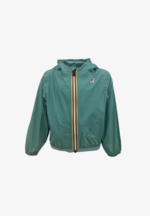 Giacca a vento verde con cappuccio, chiusura frontale con cerniera e strisce gialle, bianche e nere, polsini elasticizzati e logo K-Way sul petto.